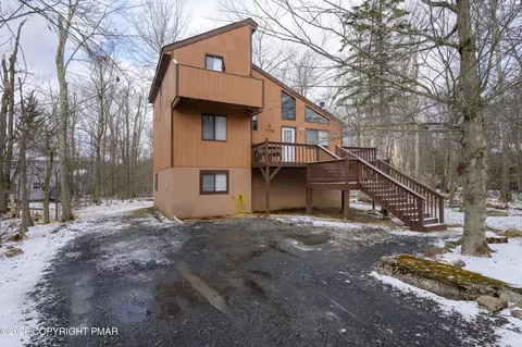 1783 Rolling Hills Dr, Tobyhanna, PA 18466