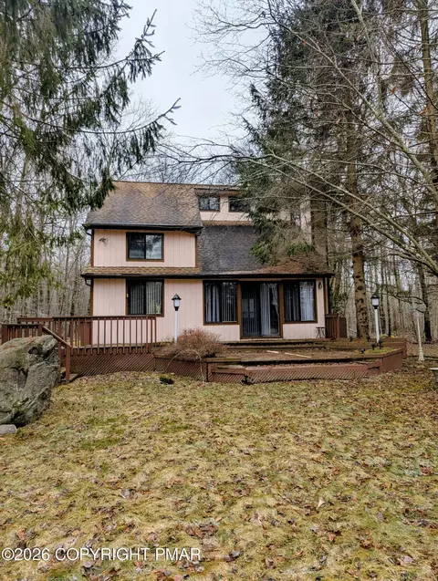 36 Big Bass Dr, Clifton Township, PA 18424