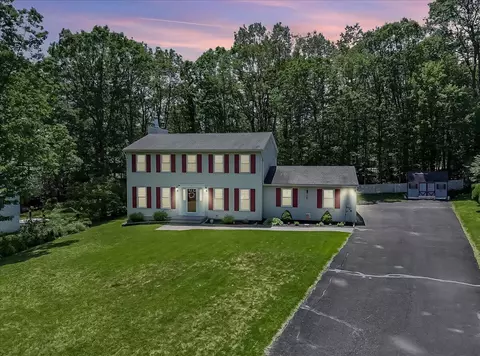 9 Cobblewood Dr, Mount Pocono, PA 18344