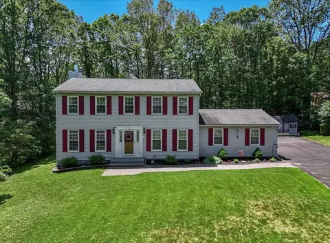 9 Cobblewood Dr, Mount Pocono, PA 18344