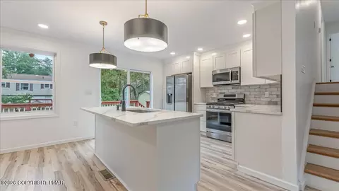 2704 Starlight Ter, Tobyhanna, PA 18466
