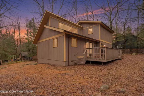 81 Split Rock Rd, Lake Harmony, PA 18624
