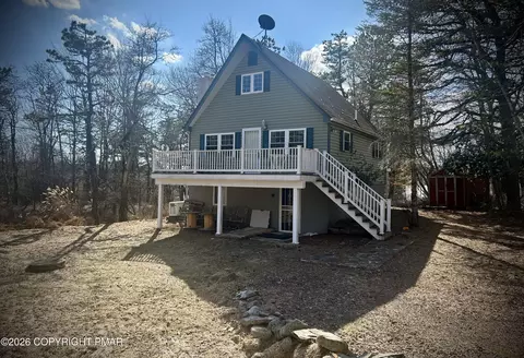 106 Cinnamon Trl, Long Pond, PA 18334