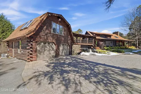 158 Halgas Ln, Pocono Pines, PA 18350