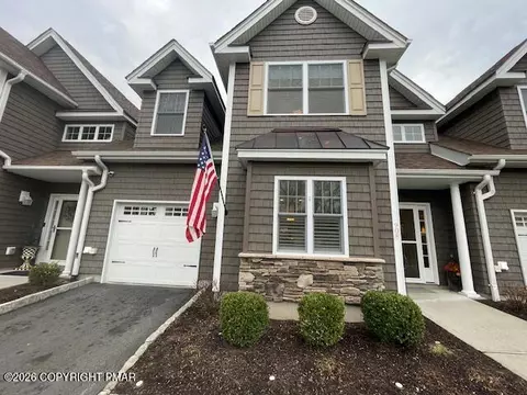 908 Macintosh Way, Matamoras, PA 18336