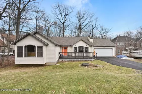 3139 Mohawk Trl, Tobyhanna, PA 18466