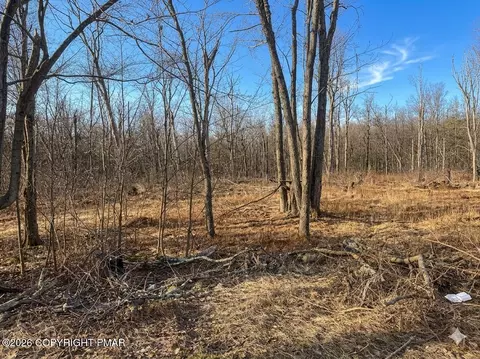 3315 Falstaff Dr, Tobyhanna, PA 18466