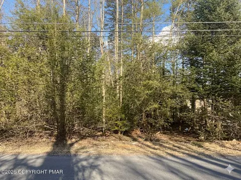 357 Hemlock Dr, Pocono Summit, PA 18346