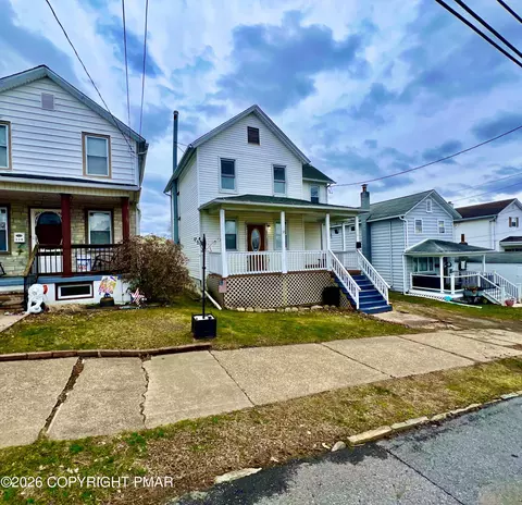 226 Lackawanna Ave, Dupont, PA 18641