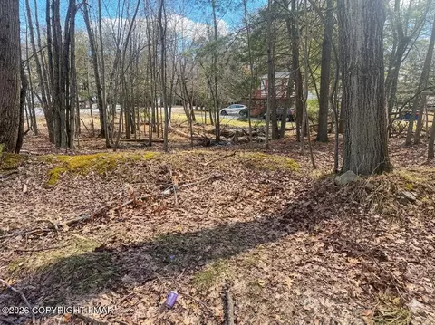 317 Thunder Drive, Pocono Summit, PA 18346