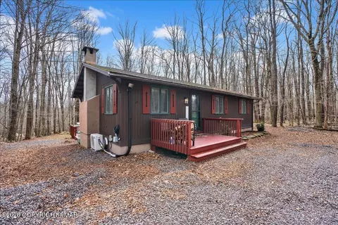 104 Big Bass Dr, Clifton Township, PA 18424