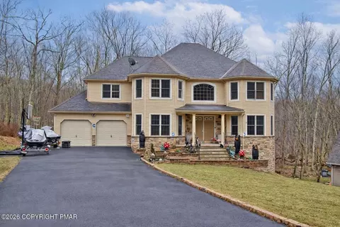 131 Canterbury Rd, Bushkill, PA 18324