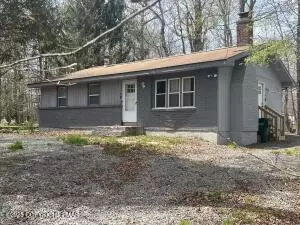 4506 Briarcliff Ter, Tobyhanna, PA 18466