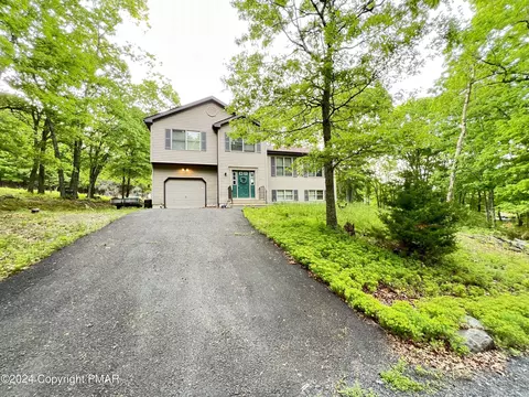 107 Warbler Ct, Bushkill, PA 18324