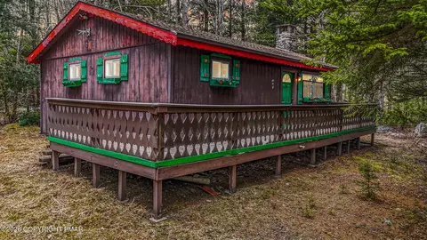 5211 Fir Ln, Pocono Summit, PA 18346