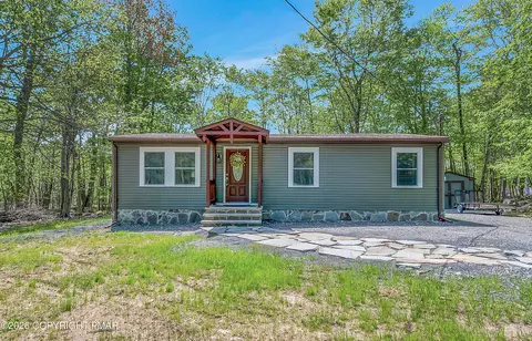 9894 Breezeway Ter, Tobyhanna, PA 18466