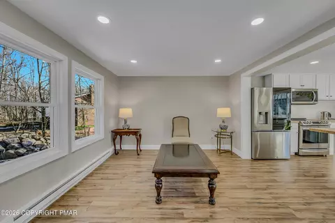 9894 Breezeway Ter, Tobyhanna, PA 18466