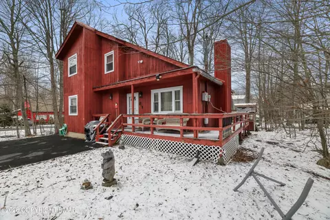 2638 Foxledge Dr, Tobyhanna, PA 18466
