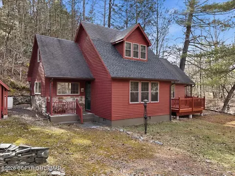 667 Sylvan Cascade Rd, Henryville, PA 18332