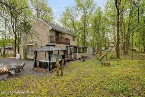 8 Wahoo Ct, Albrightsville, PA 18210