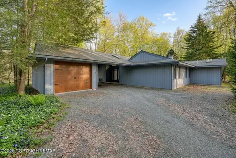 5176 Pioneer Trail Trl, Pocono Pines, PA 18350