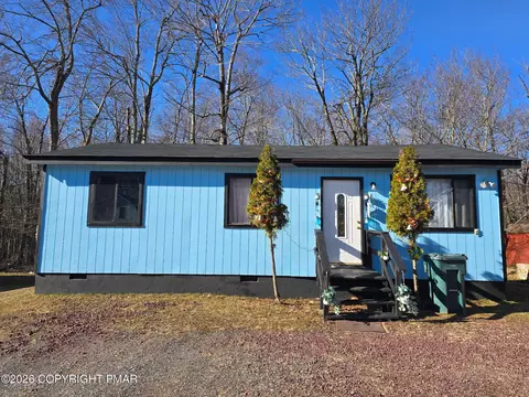 9014 Idlewild Dr, Tobyhanna, PA 18466