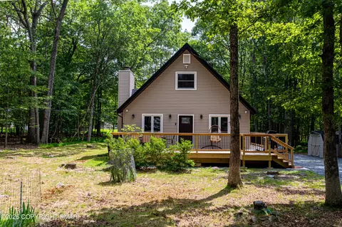 18 Emerson Dr, Albrightsville, PA 18210