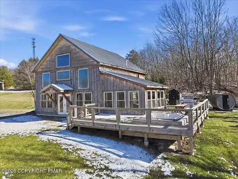663 Sterling Rd, Sterling, PA 18463