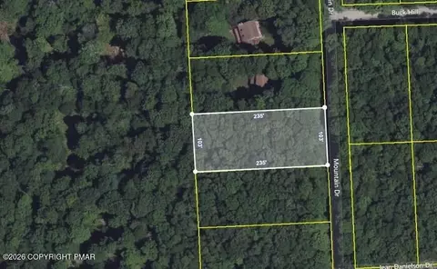 150 Mountain Dr, Greentown, PA 18426