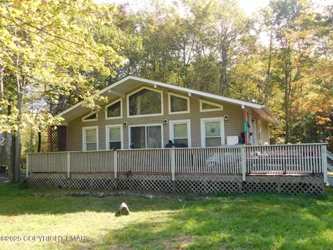 3208 Carobeth Dr, Tobyhanna, PA 18466