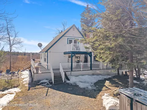 7696 Fawn Ln, Tobyhanna, PA 18466