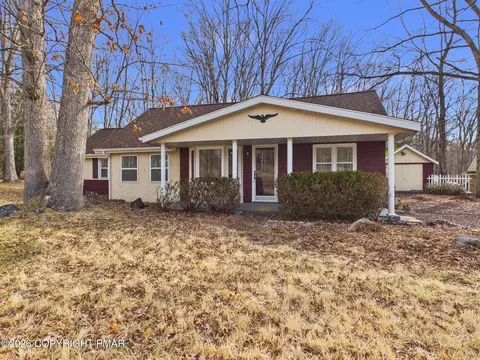 15 Hickory Hills Dr, White Haven, PA 18661