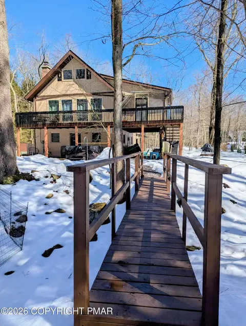 159 S Lehigh River Dr S, Clifton Township, PA 18424