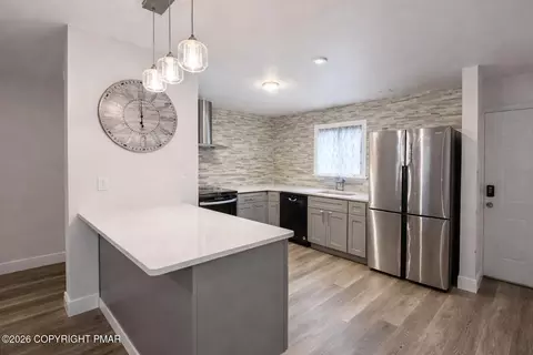 14 Middle Village Way, Tannersville, PA 18372