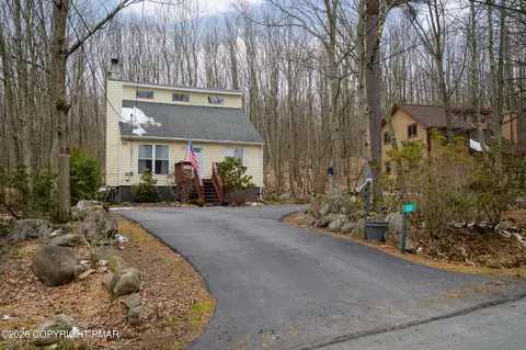 108 Country Club Dr, Gouldsboro, PA 18424