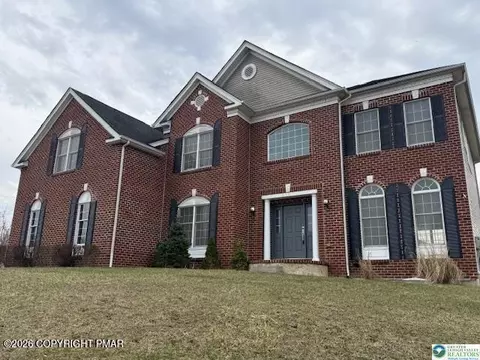 671 Stratton Dr, East Stroudsburg, PA 18302