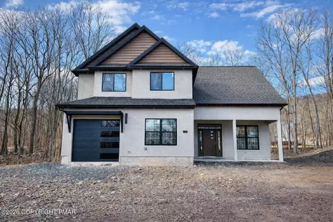 1109 N Rocky Mountain Dr, Effort, PA 18330