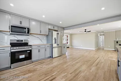 108 Sharbaugh Rd, Tobyhanna, PA 18466