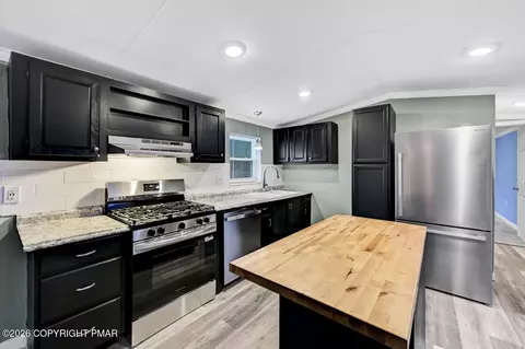 2606 Oakwood Ct, East Stroudsburg, PA 18302