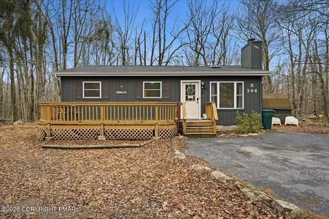 779 Country Place Dr, Tobyhanna, PA 18466