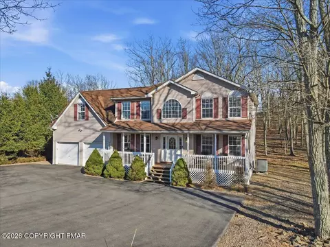 7132 Glenwood Dr, East Stroudsburg, PA 18301