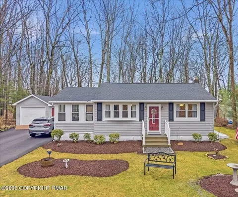 1249 Lexington Ave, Pocono Summit, PA 18346