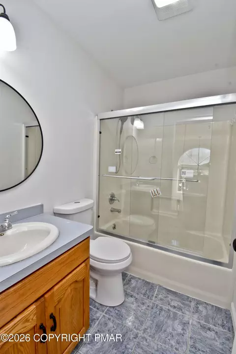 Bath - 108 Pipher Rd, Bushkill, PA 18324 photo 4 of 4