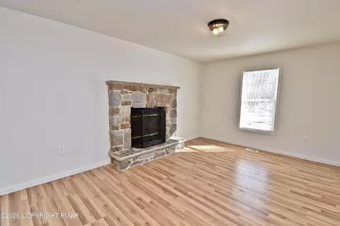 Living - 108 Pipher Rd, Bushkill, PA 18324 photo 3 of 5