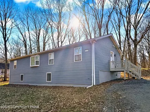 1038 Cricket Ln, Long Pond, PA 18334