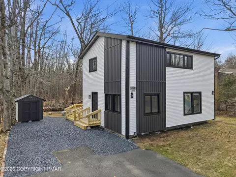 9050 Idlewild Dr, Tobyhanna, PA 18466
