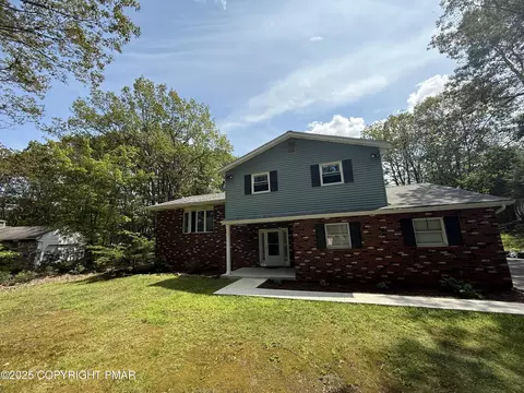 37 Seneca Rd, Mount Pocono, PA 18344