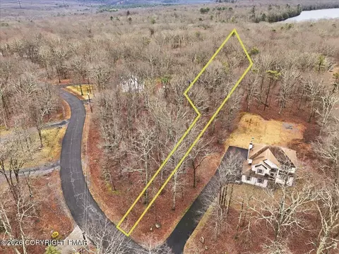 14 B Spruce Run Dr, Dingmans Ferry, PA 18328