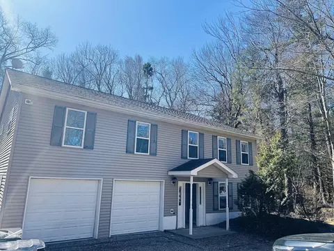 1095 Salamanca Dr, Tobyhanna, PA 18466