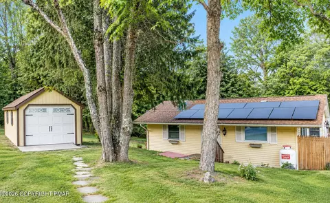 536 Highland Dr, East Stroudsburg, PA 18302